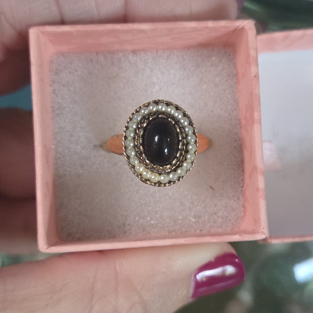 Vintage Avon Gold Tone Ring Black Cabochon Faux Seed Pearl Adjustable Sz 5 - 7